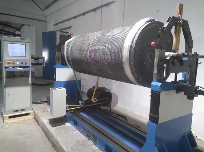 balancing machine for roller .jpg